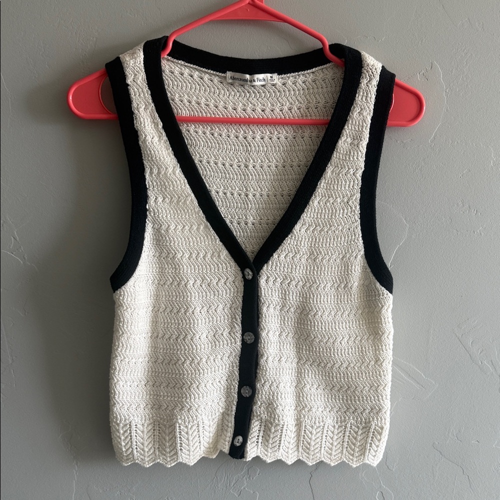 Abercrombie & Fitch Black and Cream Knit Vest